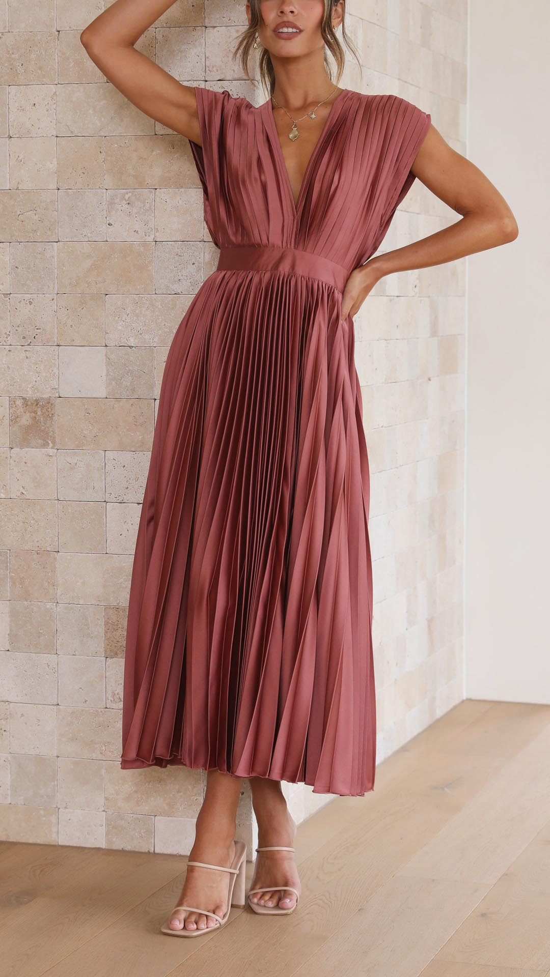 Dames Geplooide Maxi Jurk met V Hals en Tailleband