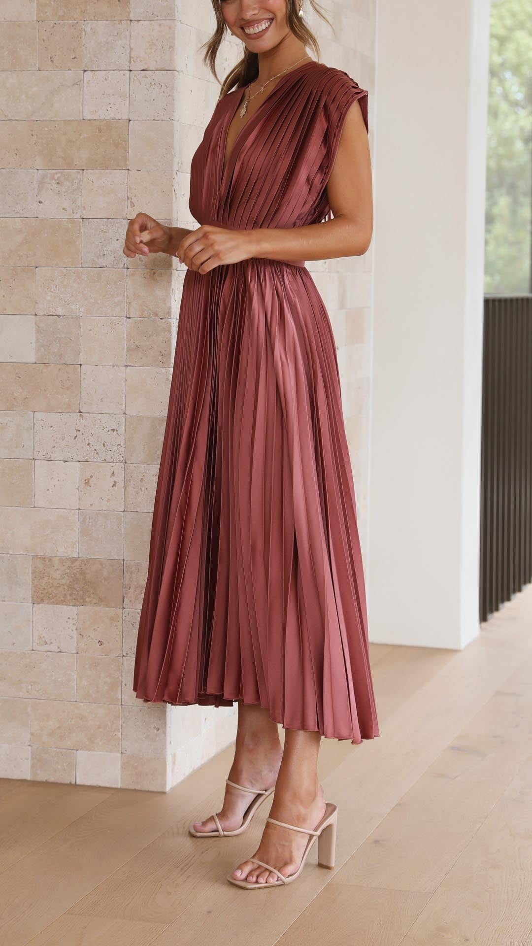 Dames Geplooide Maxi Jurk met V Hals en Tailleband
